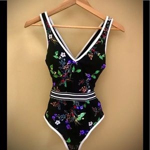 Athleta bathing suit with removable belt